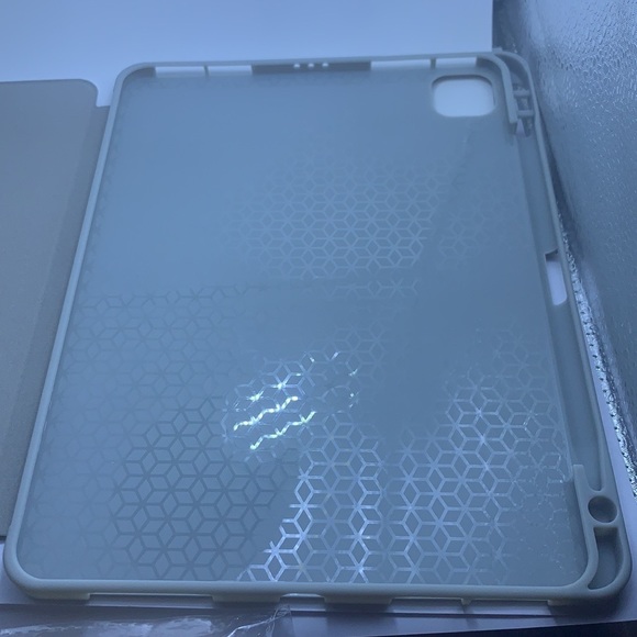 iPad Case - Picture 3 of 3